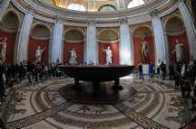 Museo Pio-Clementino, Sala da Rotunda, rundes monolithisches Porphyrbecken