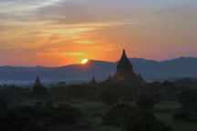 Sonnenuntergang ber Bagan
