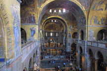 Blick in das Innere der Basilica di San Marco