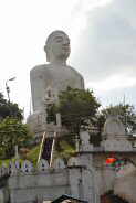 zum Reisebericht Sri Lanka und Malediven:Der weie Buddha in Asgiriya