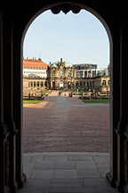 Blick durch den Wallpavillon
