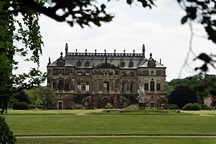 Groer Garten, Palais