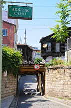 Akbiyik Caddesi, Bahnunterfhrung