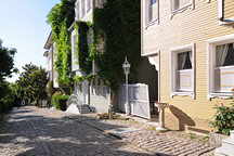 Sogukcesme Sokagi (Hagia Sophia Mansions)
