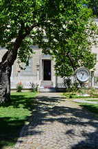 Vor dem Uhrenmuseum