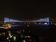 Bosporus Brücke in der Nacht