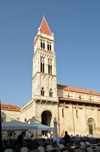 Trg Ivan Pavla II, Kathedrale Sveti Lovro