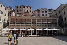 Trg Republike, Hrvatske Gradska Loza (Stadtloggia)