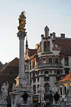 Glavni Trg (Haupt­platz), Pestsule