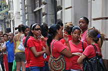 wartende Einheimische