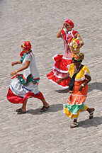 Frauen in lokaler Tracht