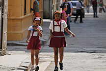 Mdchen in Schuluniform