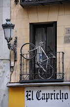 Called De Toledo, Fahrrad am Balkon