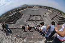 Stiegen der Mondpyramide