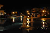 Pool bei Nacht