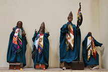 Heiligenfiguren mit Tracht