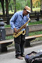 The Mall, Saxophonspieler