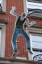 Skulptur Falling Man