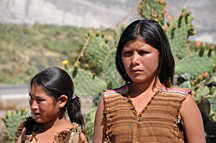 Huari (Wari) Menschen in Wari-Kleidung