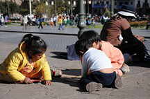 Plaza de Armas Cusco, spielende Kinder