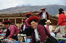 Huilahuila kleiner Markt am Pass (3775m hoch)