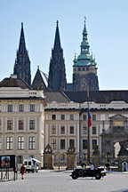 Prager Burg, erster Burghof, St. Veits-Dom, Oldtimer