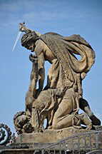 Prager Burg, Burgtor Statue Kmpfende Giganten