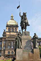 Wenzelsplatz, Wenzelsdenkmal