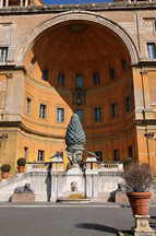 Cortile della Pigna, Pinienzapfen aus Bronze