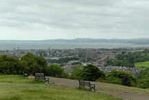 Blick von der Calton Terrace auf Edinburgh