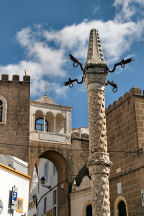 Foto: Schandpfahl am Largo de Santa Clara