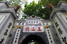 Jadeberg Tempel, Eingang