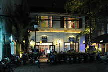 Cafe Puku, Nachtaufnahme