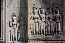 Angkor Wat, Apsaras