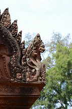 Banteay Srei, Drache am Dach