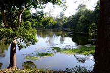 Bakong, Wassergraben